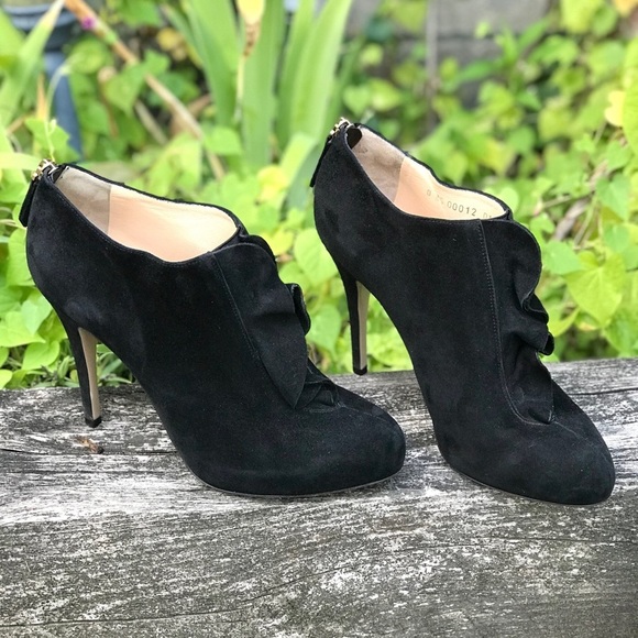 VALENTINO GARAVANI Shoes - VALENTINO GARAVANI Suede Ruffle Ankle Booties Black Suede Heels SIZE 39 EU